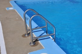 produit swim-eq: Ladder with cross brace 